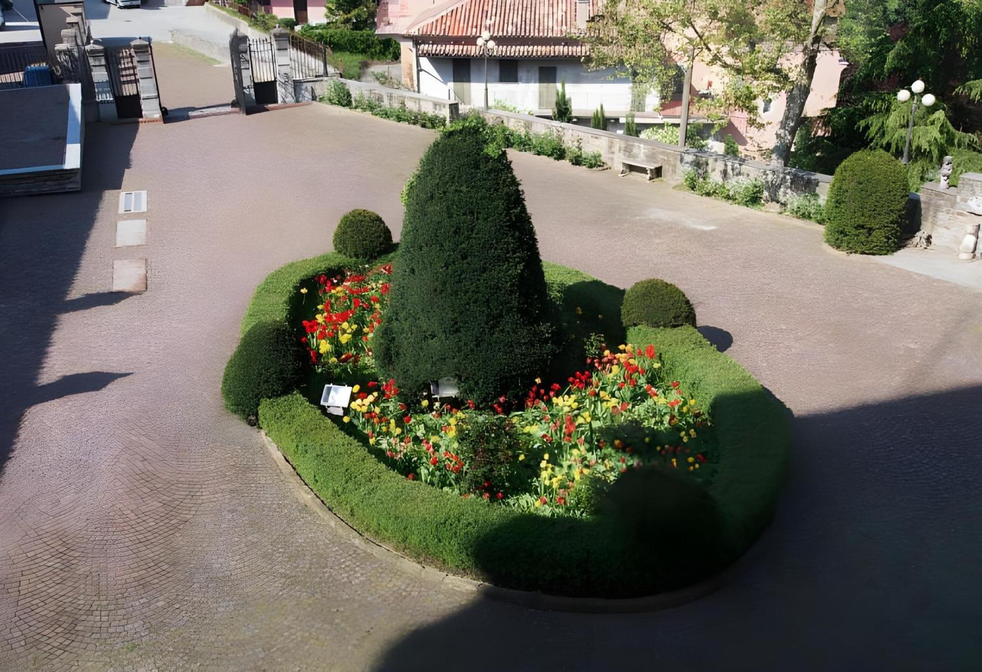 Il Castello Di Bubbio Hotel Exterior photo