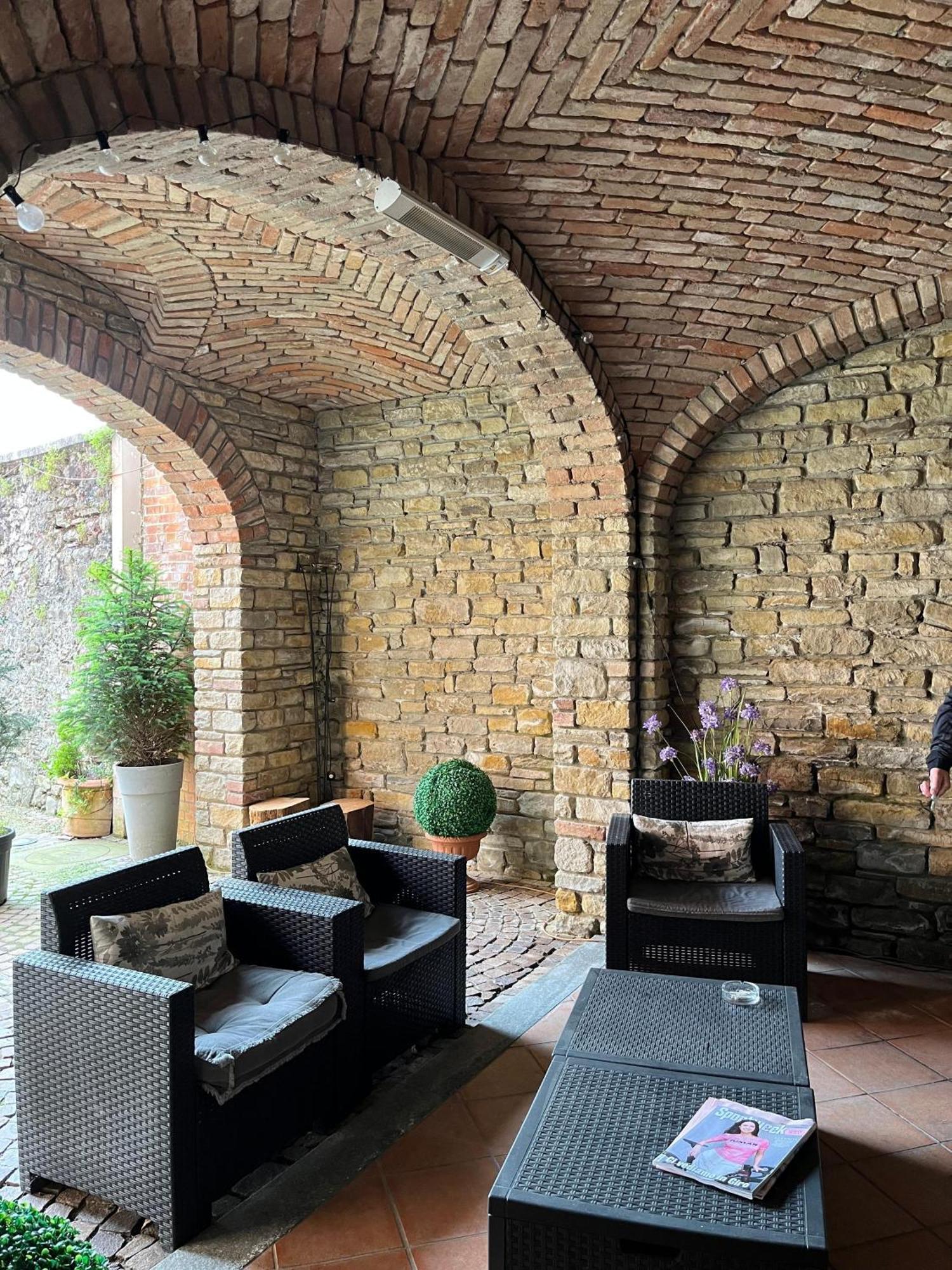 Il Castello Di Bubbio Hotel Exterior photo